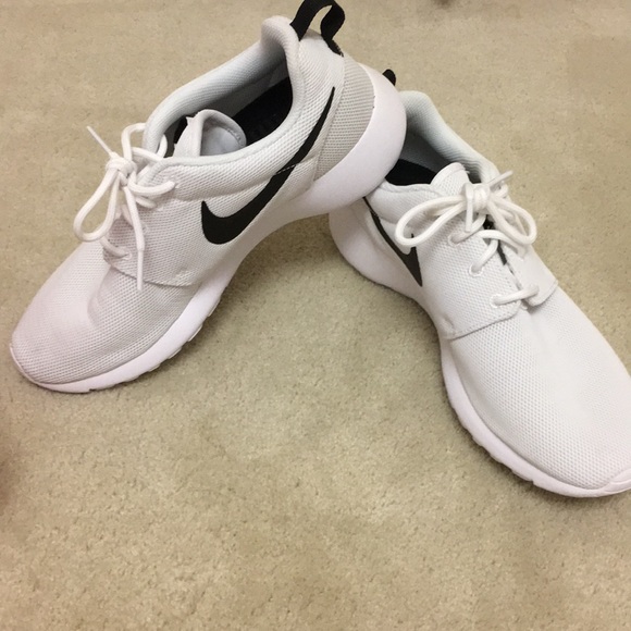 Nike Shoes - Nike Roshe One white/ black
